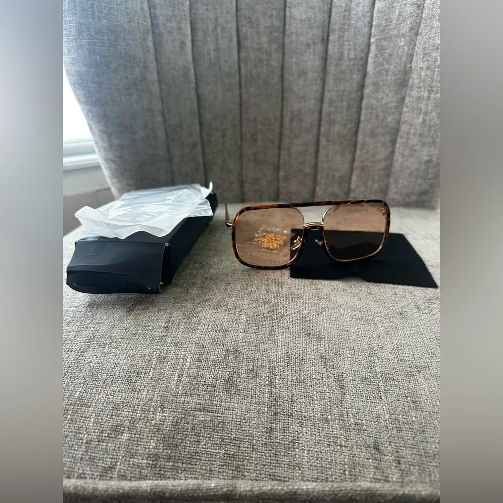 NIP Leopard Square Oversized Sunglasses W/Chain - Picture 3 of 6